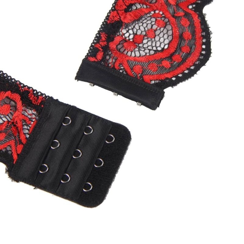 CONJUNTO DE DUAS PEÇAS: TOP DE RENDA E CALCINHA