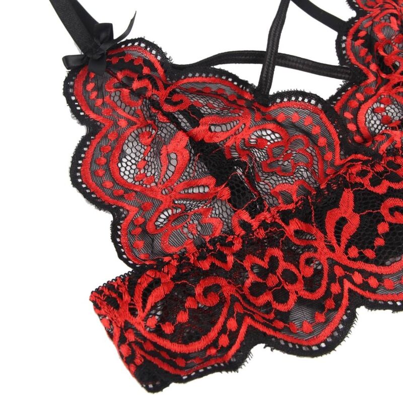 CONJUNTO DE DUAS PEÇAS: TOP DE RENDA E CALCINHA