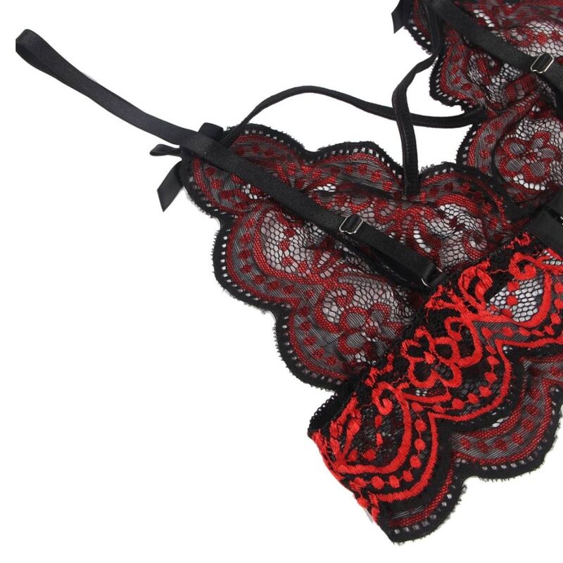 CONJUNTO DE DUAS PEÇAS: TOP DE RENDA E CALCINHA